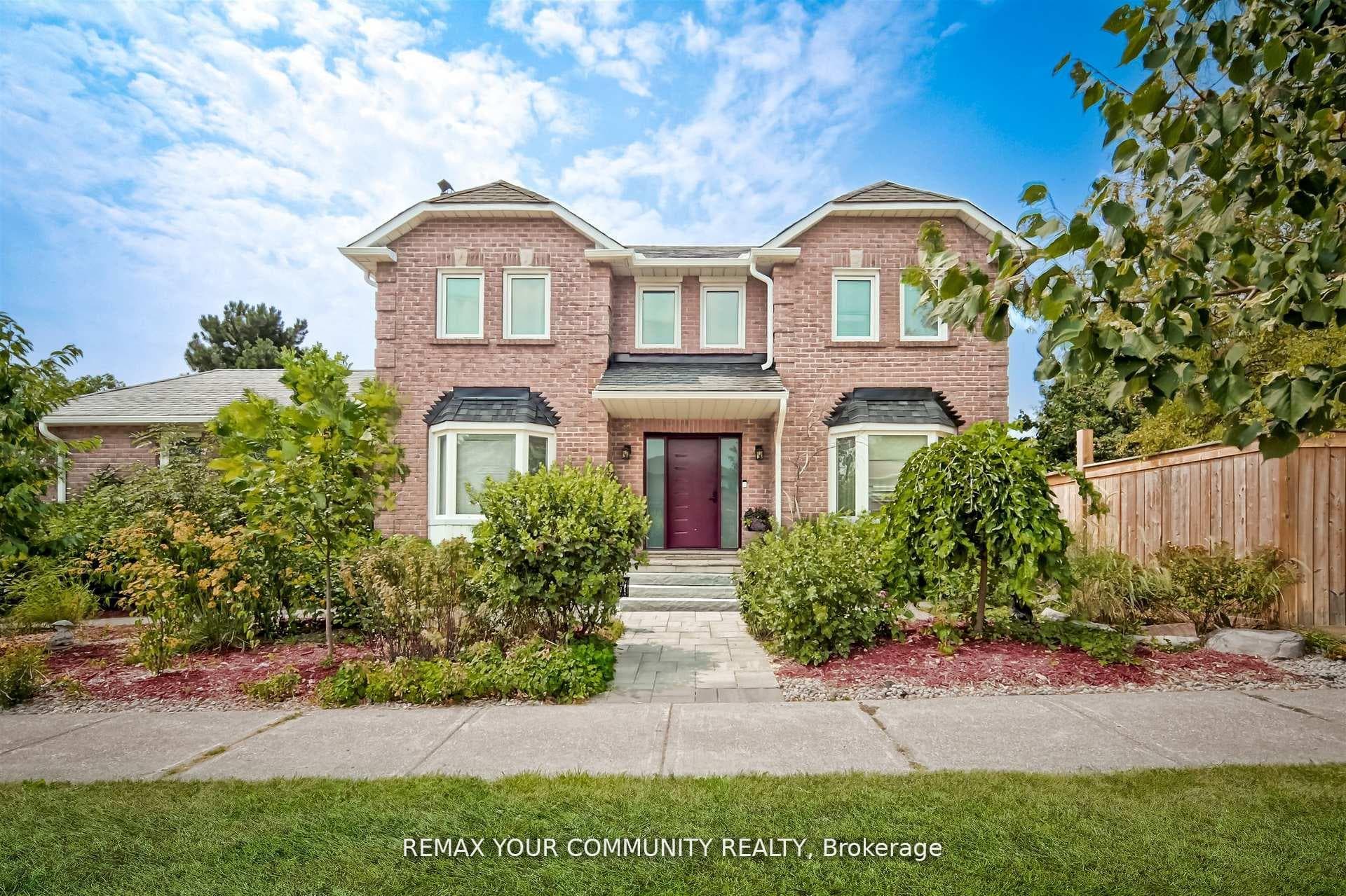 2 Kirkland Court, Richmond Hill, ON L4C 9J1 - Photo 1
