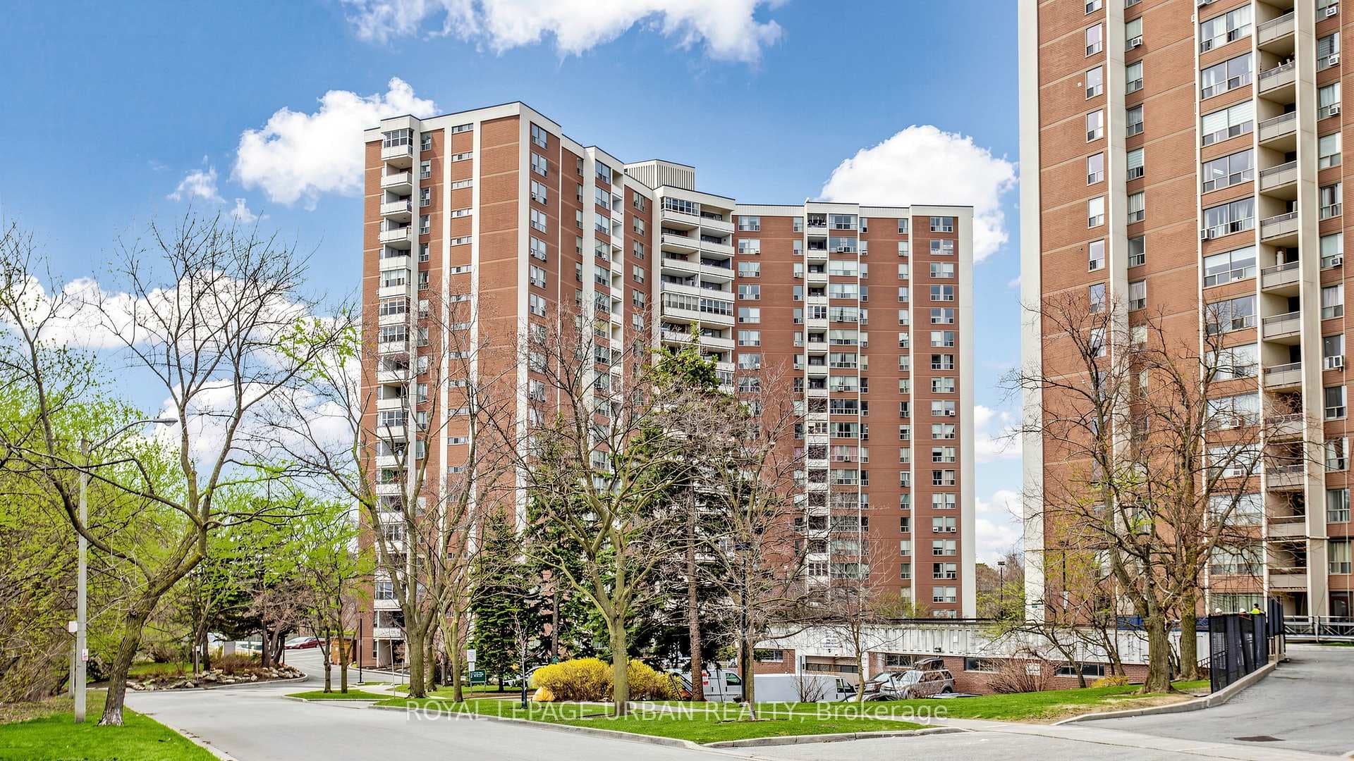 60 Pavane Linkway N/A Unit 602, Flemingdon Park / Don Mills, ON M3C 1A1 - Photo 1
