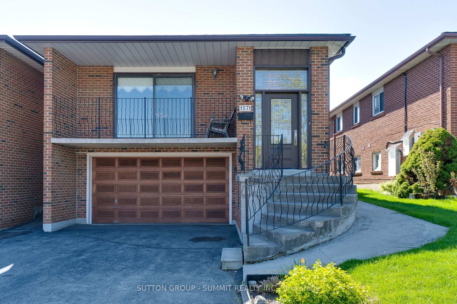 1571 CORKSTONE Glade, Mississauga, ON L4W 2E8 - Photo 1