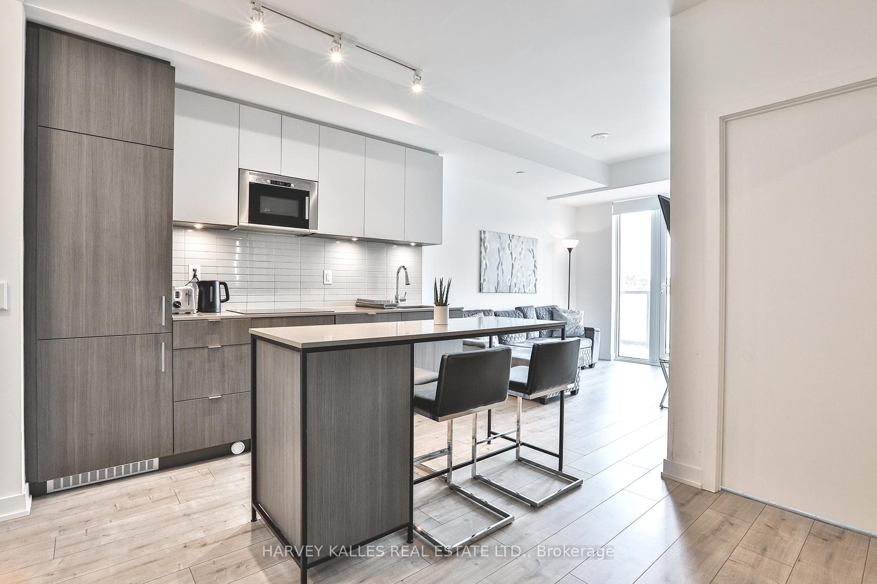 215 Lakeshore Road Unit 338, Mississauga, ON L5H 1G5 - Photo 1