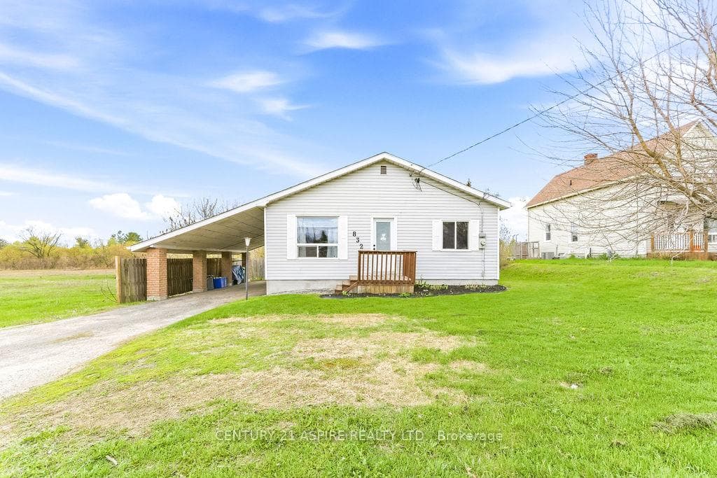 832 River Road, Pembroke