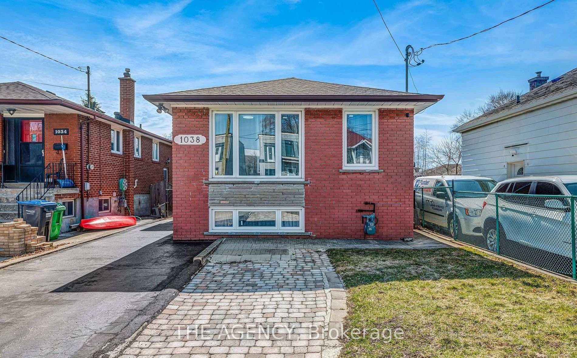 1038 Alexandra Avenue, Mississauga, ON L5E 1Z8 - Photo 1