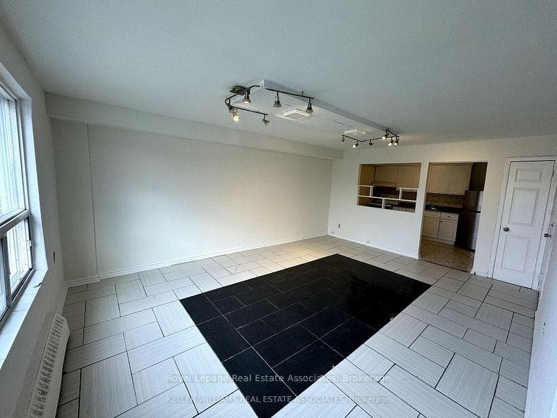 3071 Hurontario Street Unit 1, Mississauga, ON L5A 4E4 - Photo 1