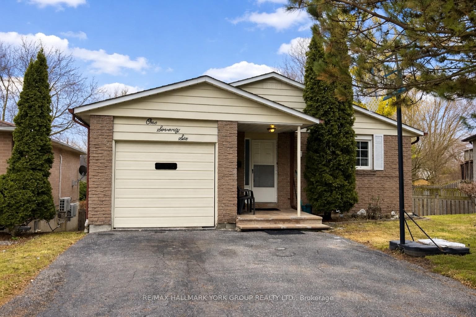 176 Robinson Drive, Newmarket, ON L3Y 5M5 - Photo 1