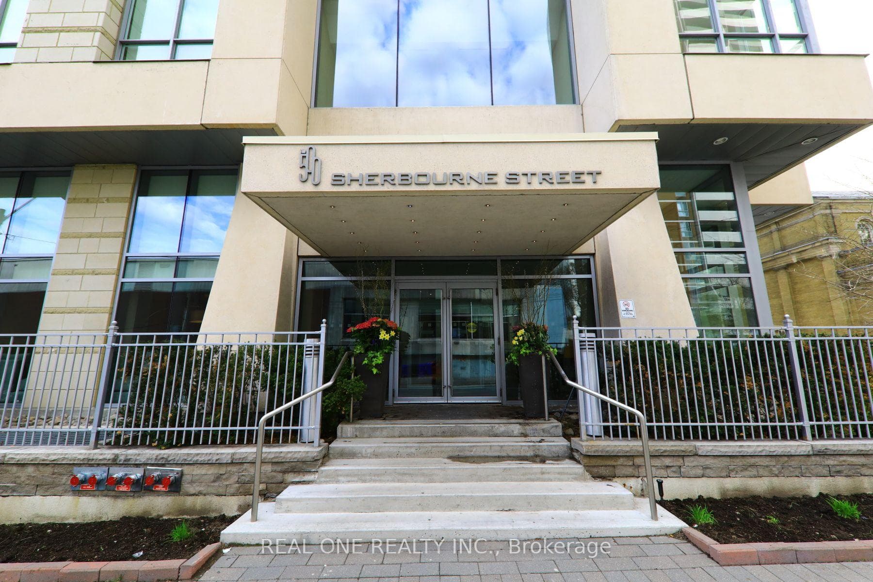 500 Sherbourne Street Unit 506, Regent Park / Cabbagetown / St. James Town, ON M4X 1L1 - Photo 1