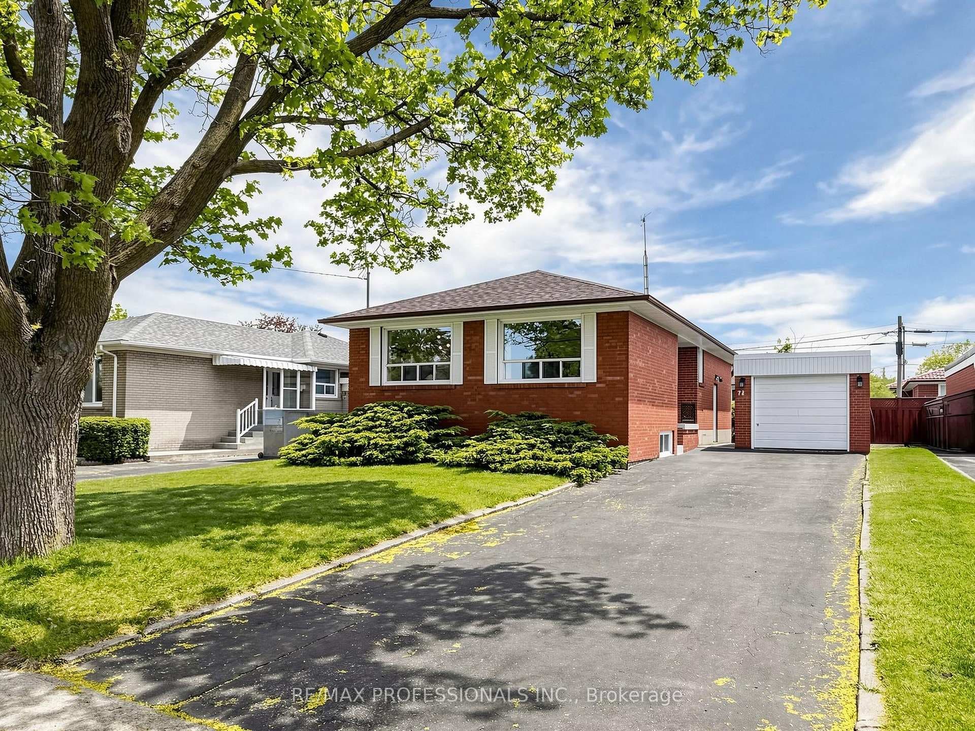72 Frost Street, Etobicoke (West Mall / Rexdale), ON M9W 1Y8 - Photo 1