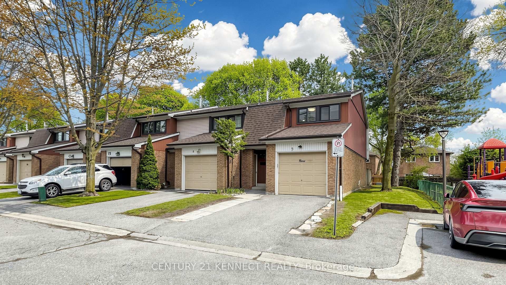 260 Avenue Road Unit 9, Richmond Hill