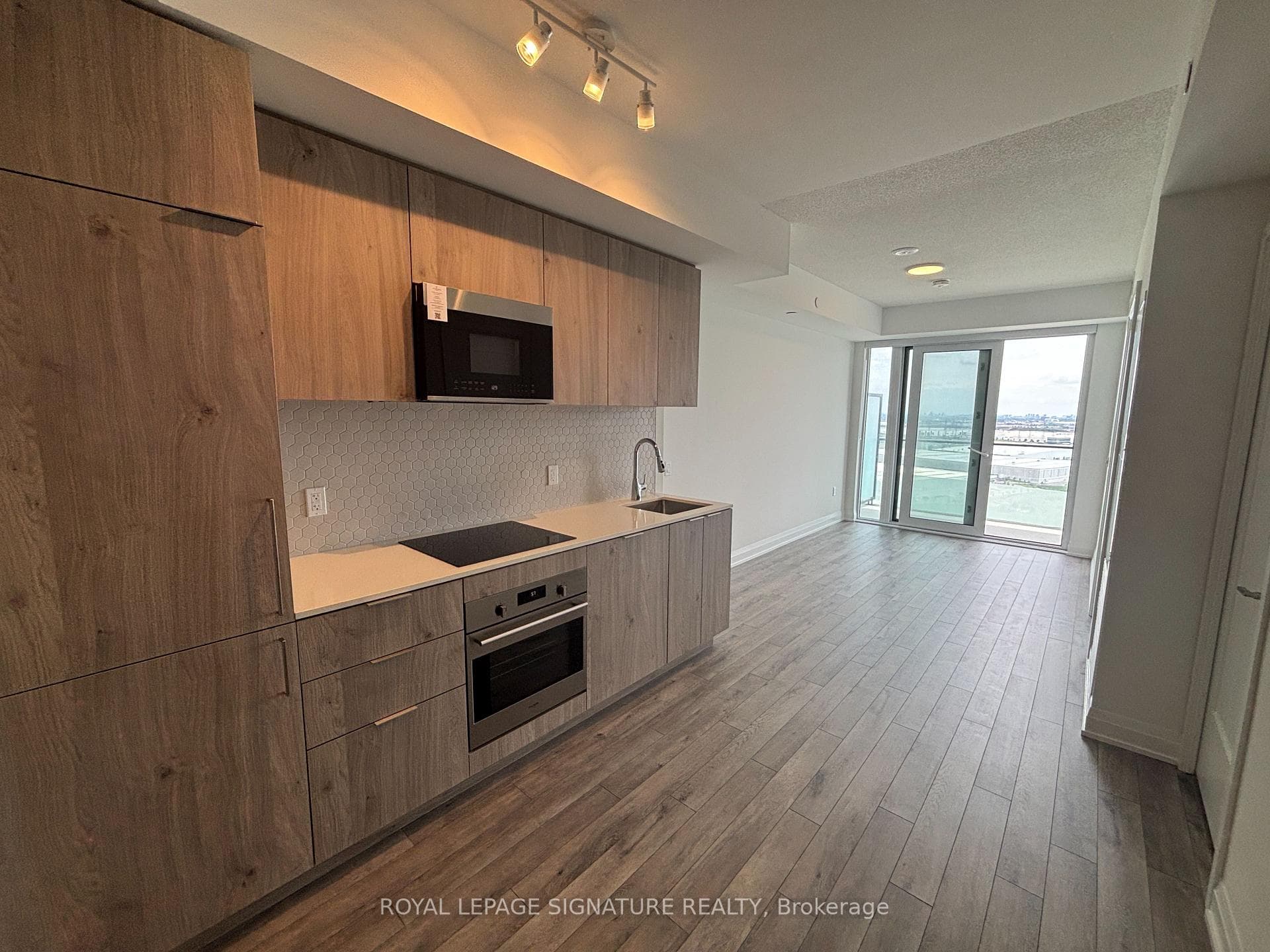 15 Skyridge Drive Unit 2003, Brampton, ON L6P 4S3 - Photo 1