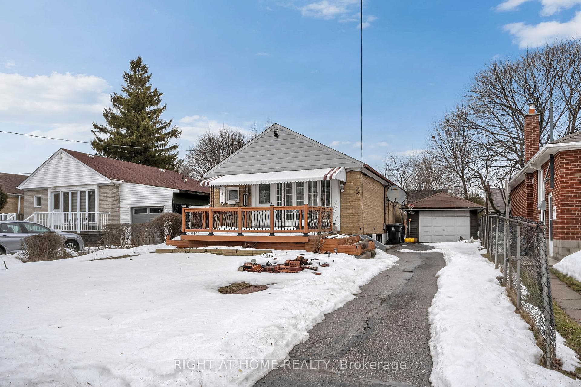5 Hollingworth Drive, Dorset Park / Kennedy Park, ON M1P 1E1 - Photo 1