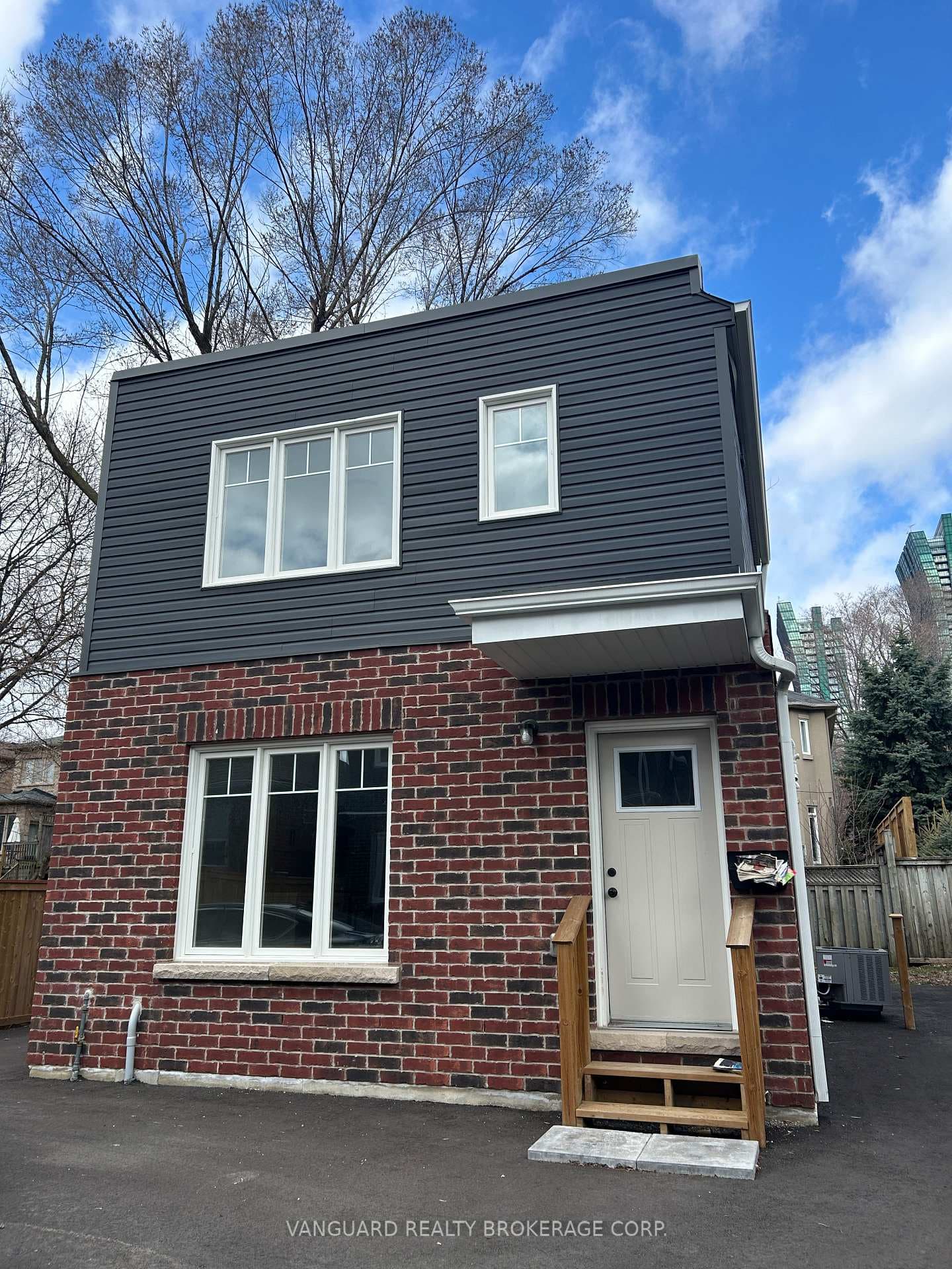 12 Franklin Avenue Unit D, Thornhill / Willowdale, ON M2N 1B6 - Photo 1