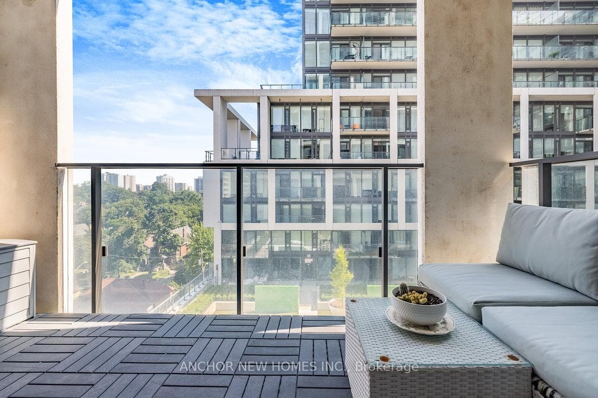 5 Soudan Avenue Unit 904, Leaside / Davisville, ON M4S 0B1 - Photo 1