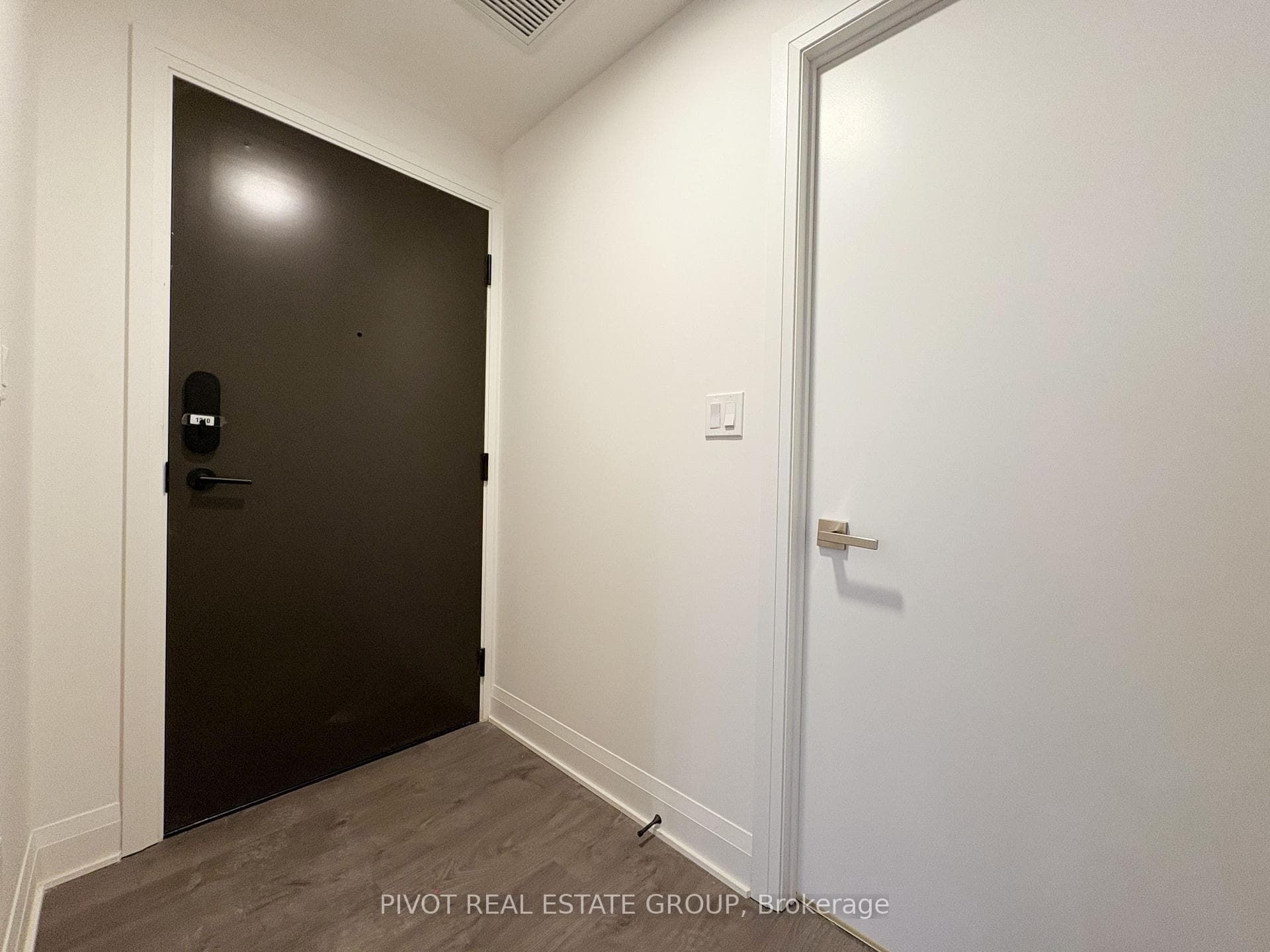 2 Erskine Road Unit 1710, Mississauga, ON L5B 0S1 - Photo 1