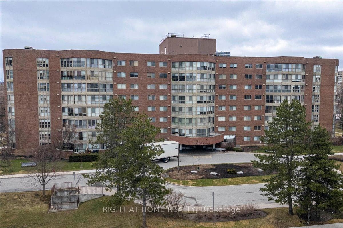 5 Weldrick Road Unit 703, Richmond Hill, ON L4C 8S9 - Photo 1