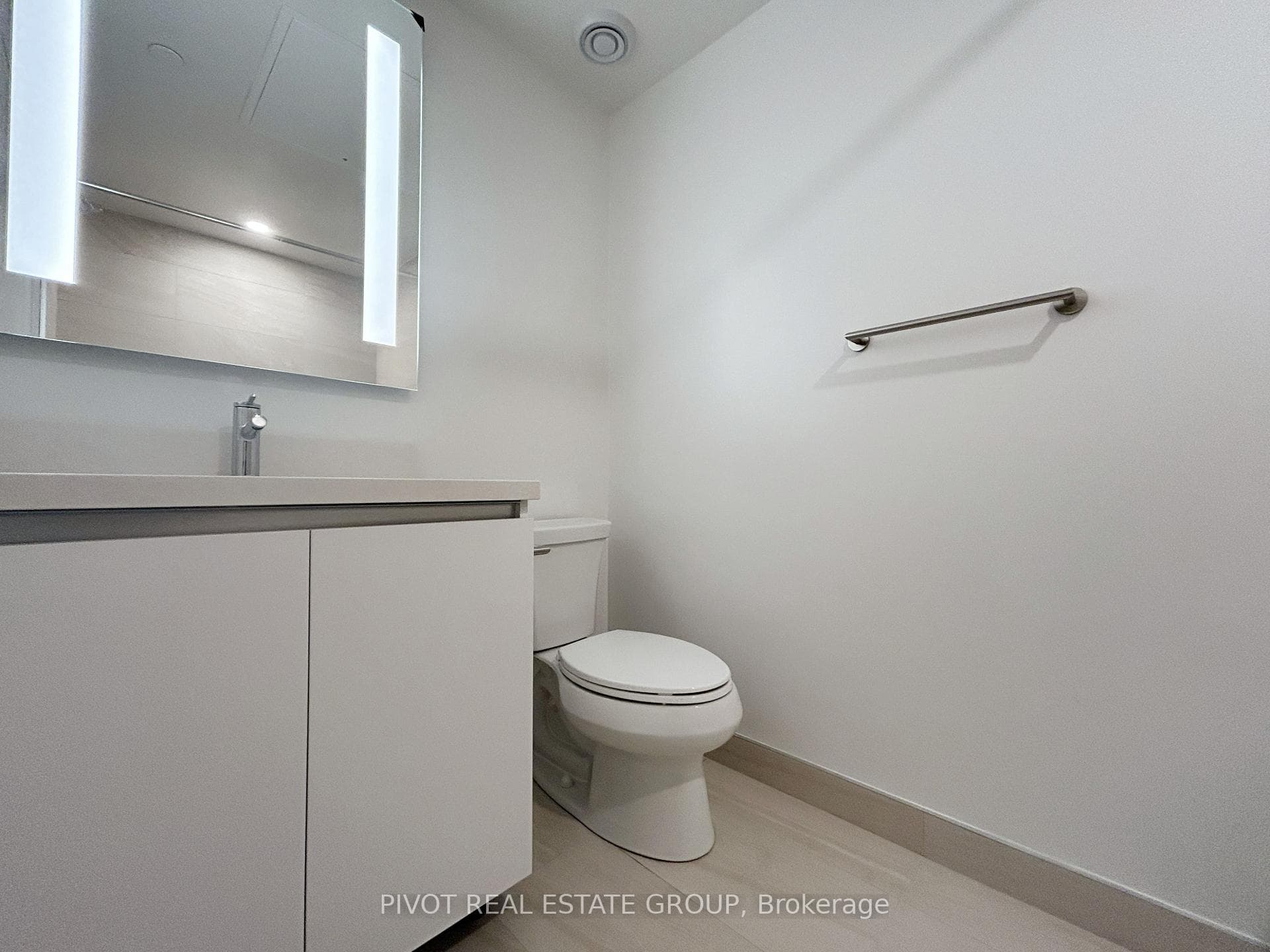 2 Erskine Road Unit 1803, Mississauga, ON L5B 0S1 - Photo 1