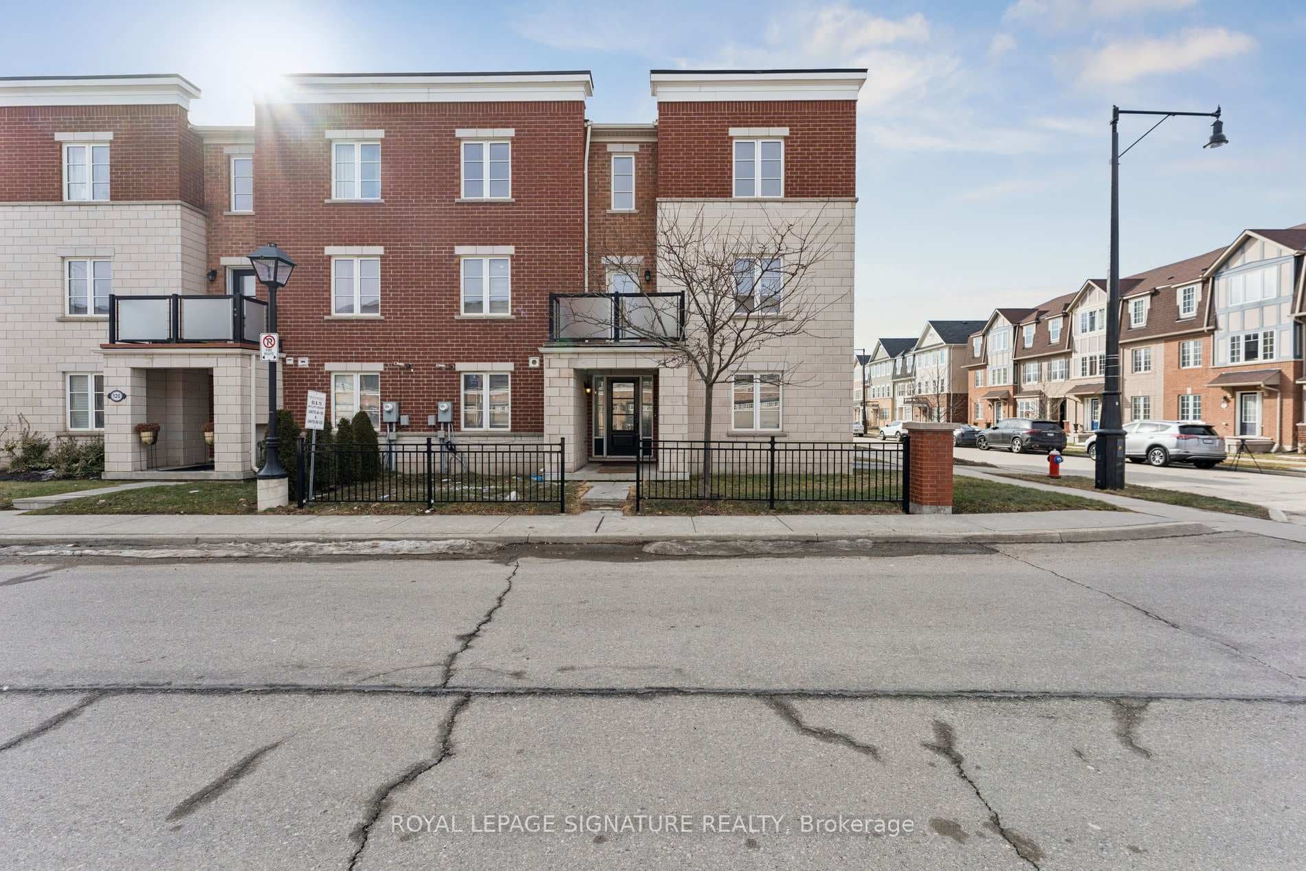 122 Baycliffe Crescent, Brampton, ON L7A 3Y7 - Photo 1