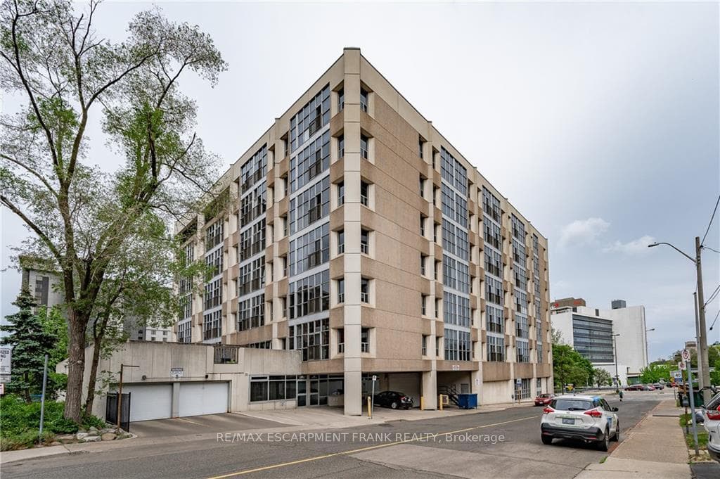 120 Jackson Street, Hamilton, ON L8P 0A4 - Photo 1