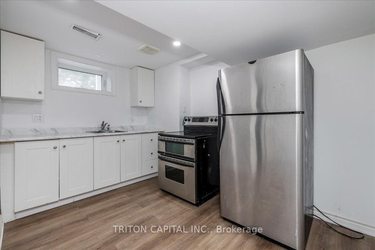 54 Henry Street Unit Lower, Barrie, ON L4N 1C7 - Photo 1