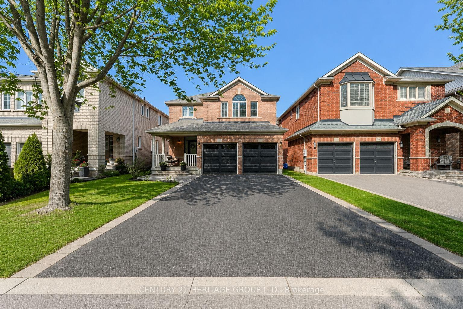 996 Oaktree Crescent, Newmarket
