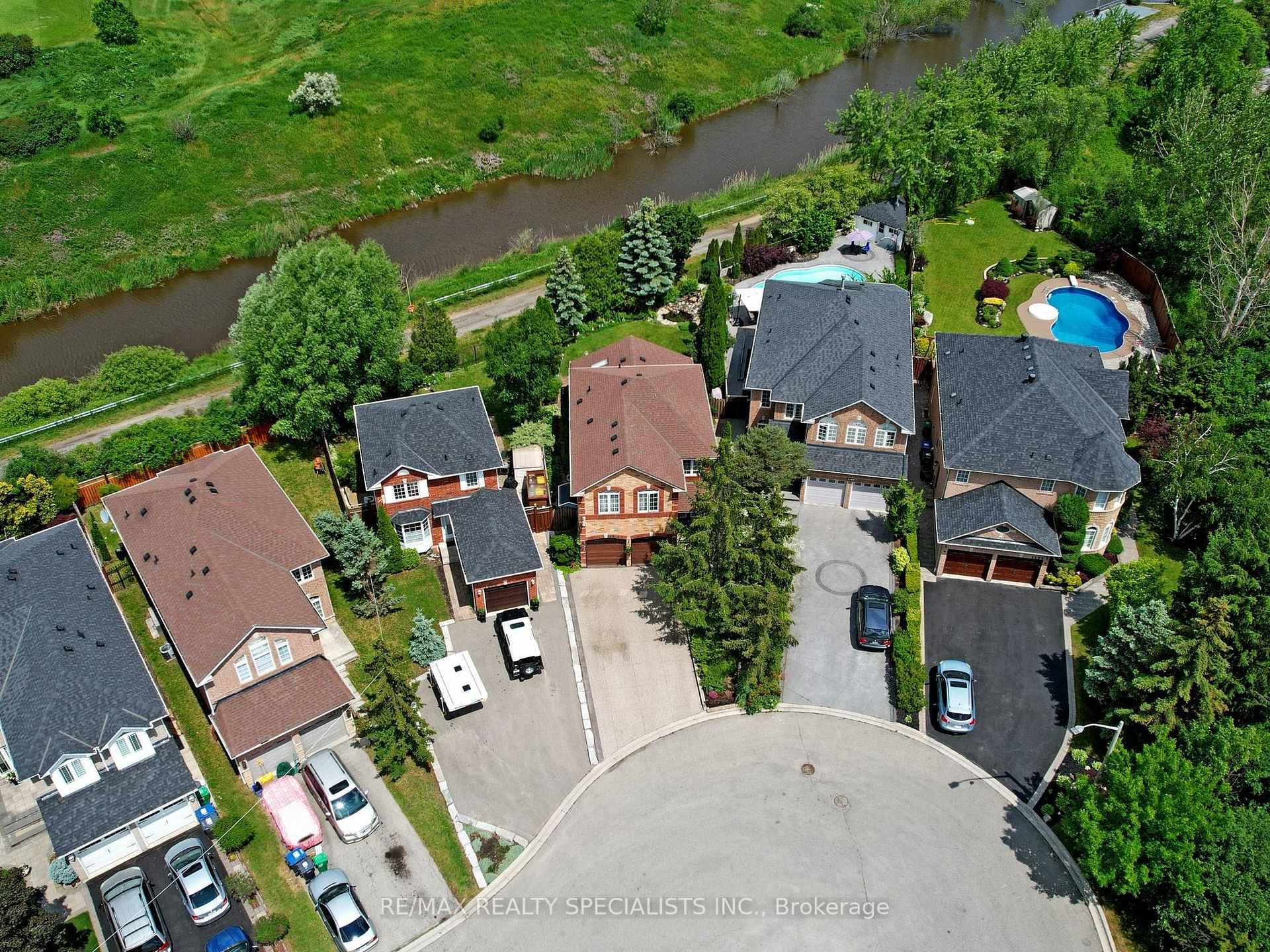 1169 Barnswallow Court, Mississauga, ON L5V 2J6 - Photo 1