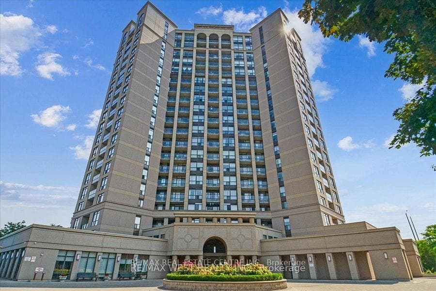 220 Forum Drive Unit TH#111, Mississauga, ON L4Z 4K1 - Photo 1