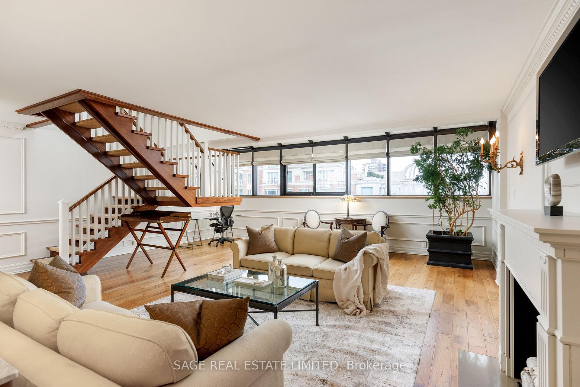 55A Avenue Road Unit 605, Annex / Yorkville / Summerhill, ON M5R 3L2 - Photo 1