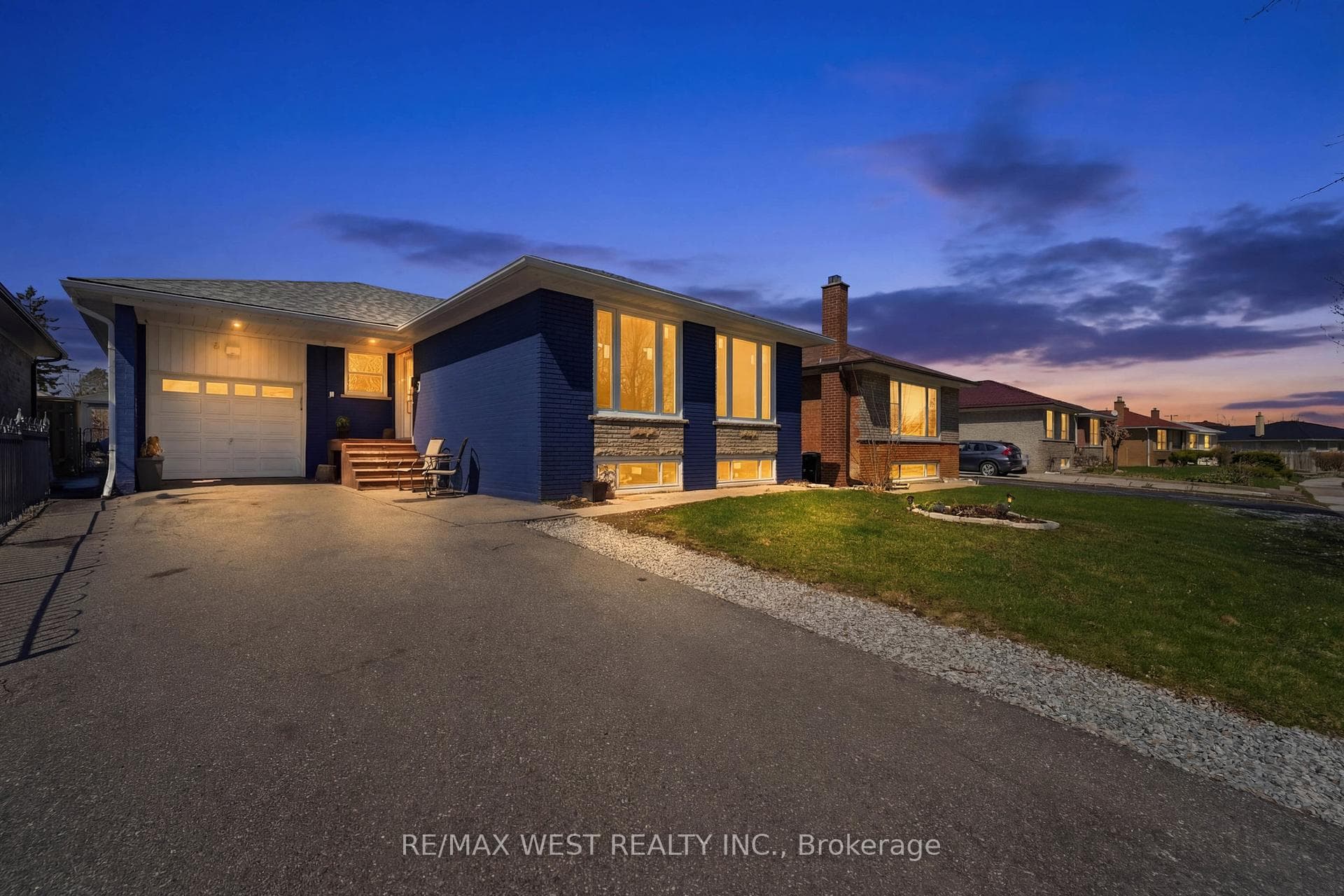 38 Bridesburg Drive, Etobicoke (Kingsview Village / Humber Heights), ON M9R 2K8 - Photo 1