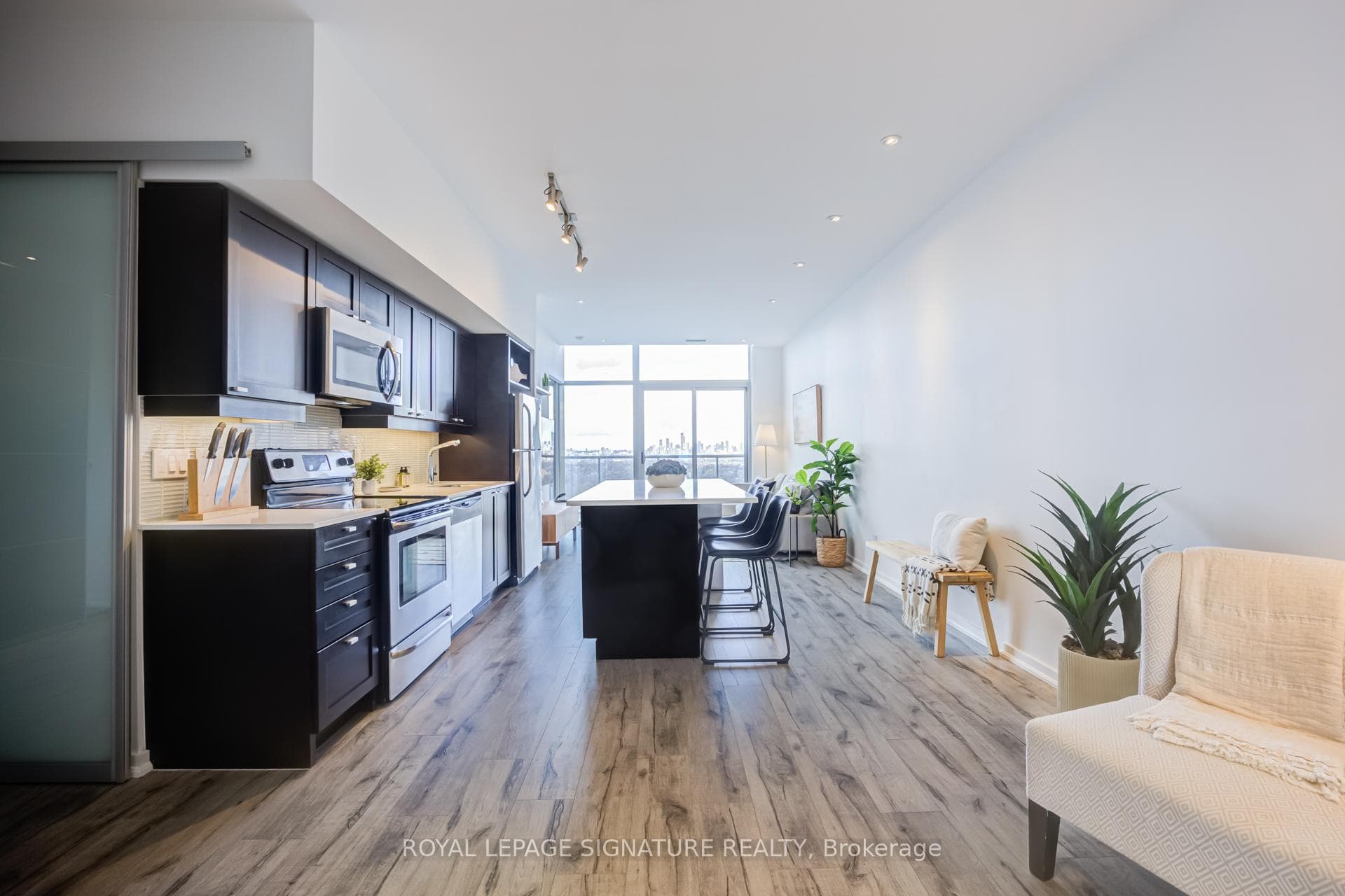 105 The Queensway N/A Unit 3513, High Park / Junction / Roncesvalles, ON M6S 5B5 - Photo 1