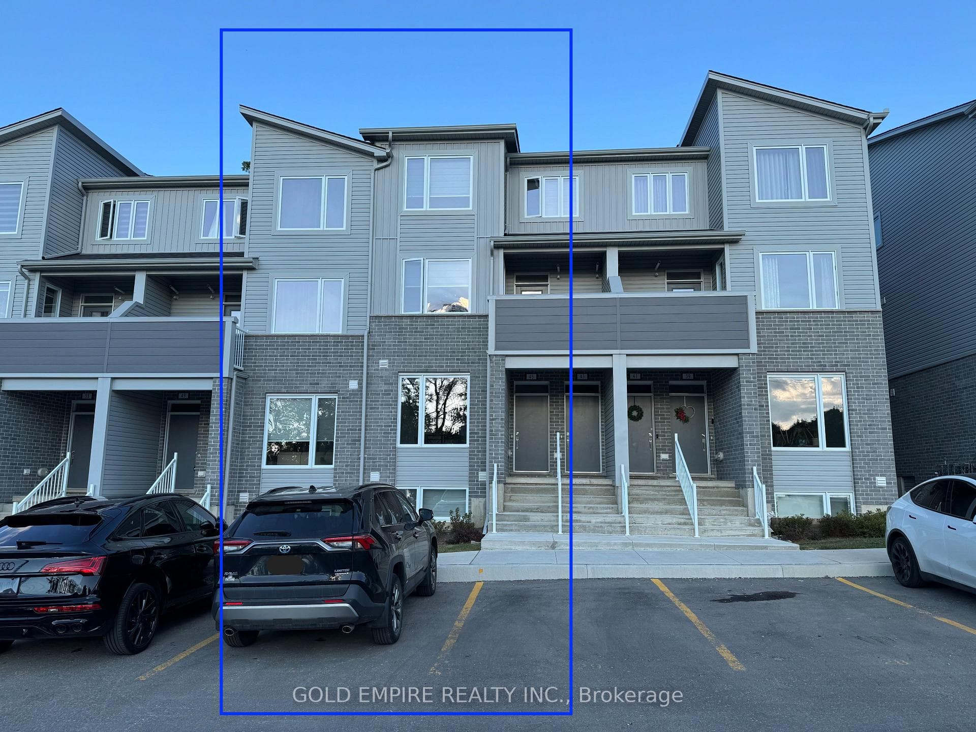 990 DEVERON Crescent Unit 45, London South, ON N5Z 0B3 - Photo 1