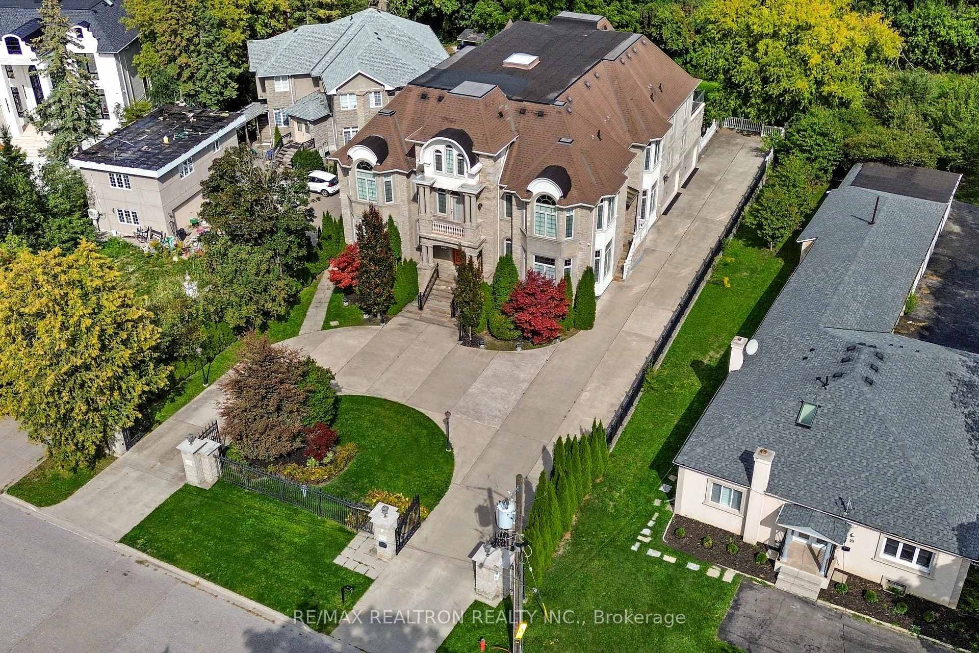 21 Boyle Drive, Richmond Hill, ON L4C 6C8 - Photo 1