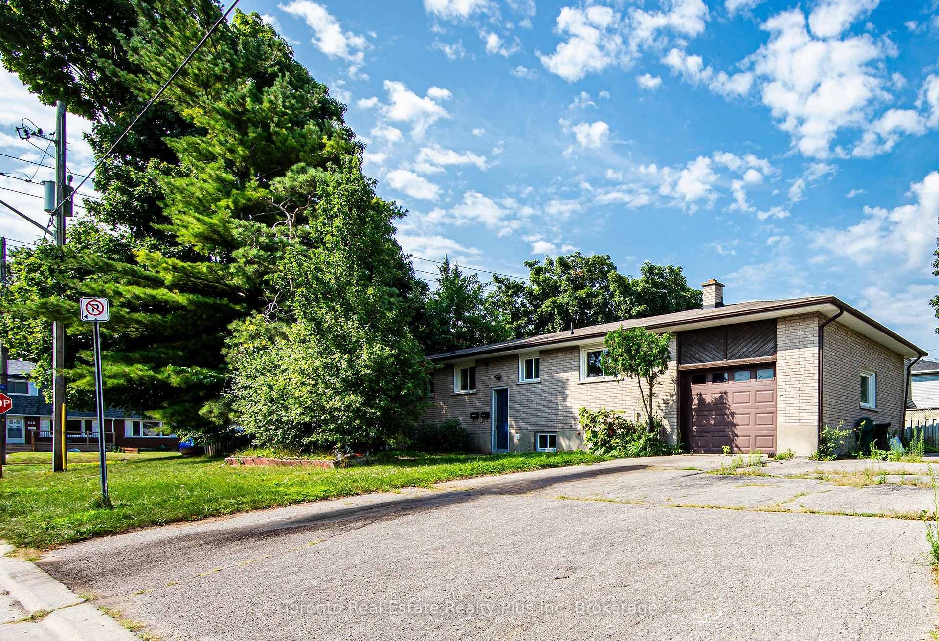 614 Gibb Street, Oshawa, ON L1J 1Z7 - Photo 1