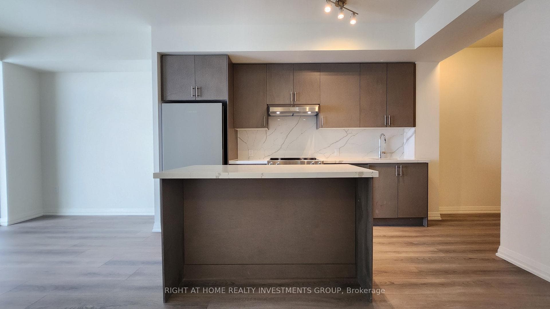 8960 Jane Street Unit 1101, Vaughan, ON L4K 0N9 - Photo 1