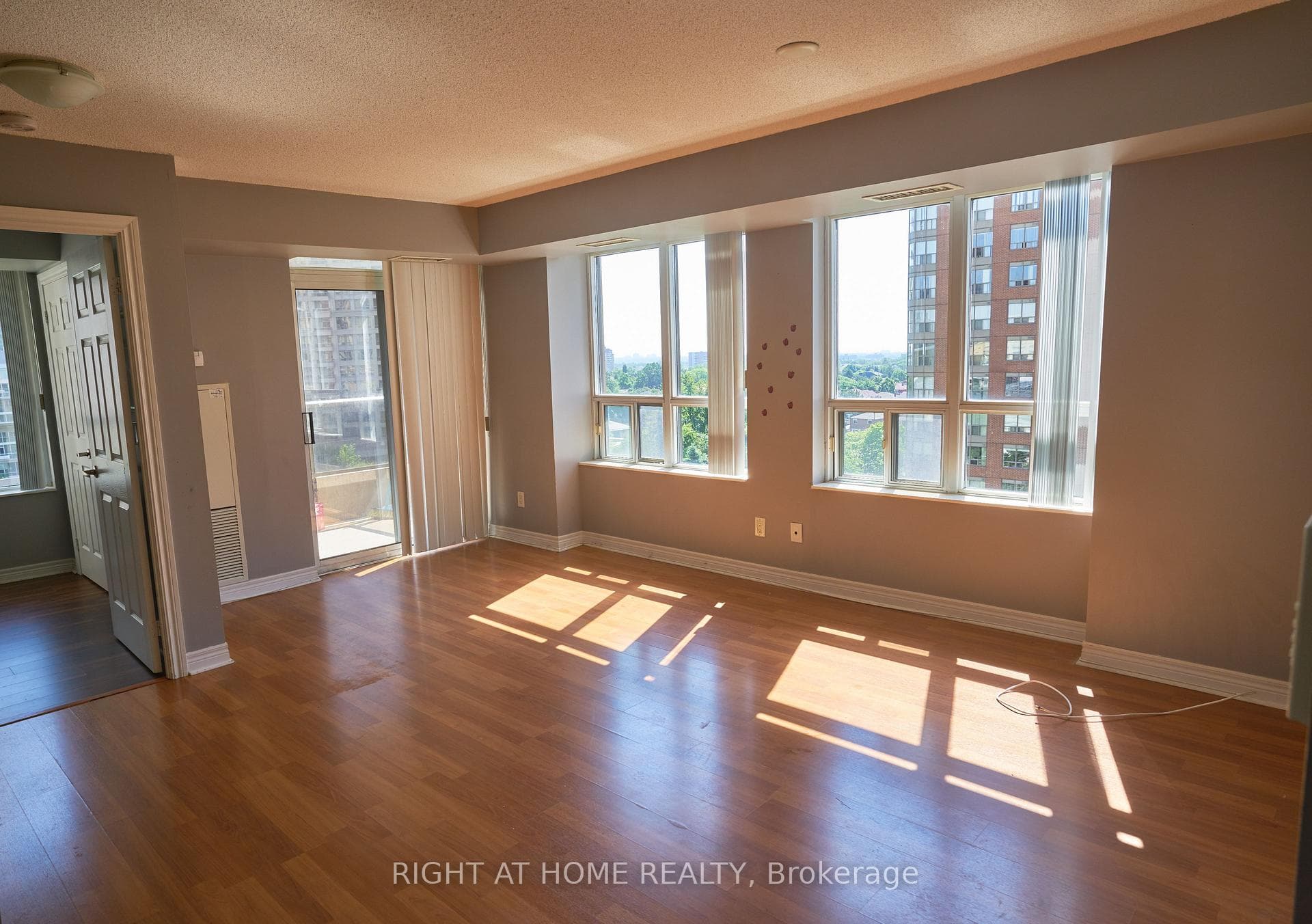 310 burnhamthorpe Road Unit 811, Mississauga, ON L5B 4P9 - Photo 1