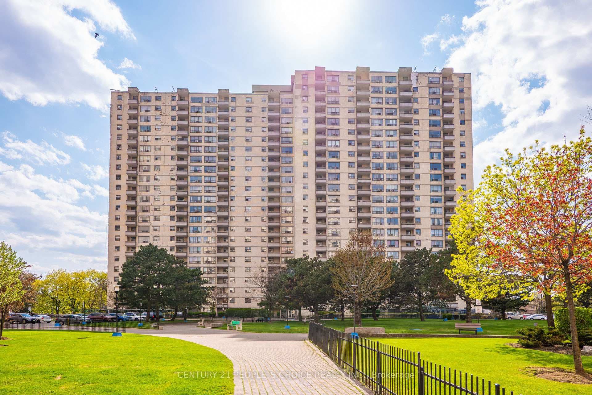 390 Dixon Road Unit 702, Etobicoke (Kingsview Village / Humber Heights), ON M9R 1T4 - Photo 1