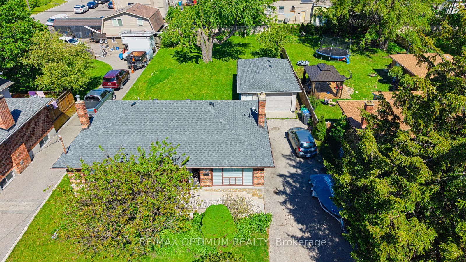 1747 Coram Crescent, Mississauga, ON L4X 1L2 - Photo 1