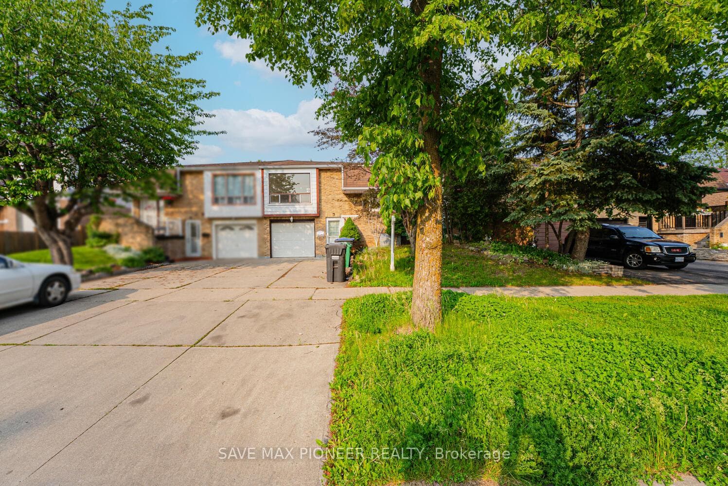 122 Centre Street, Brampton, ON L6V 2Z3 - Photo 1
