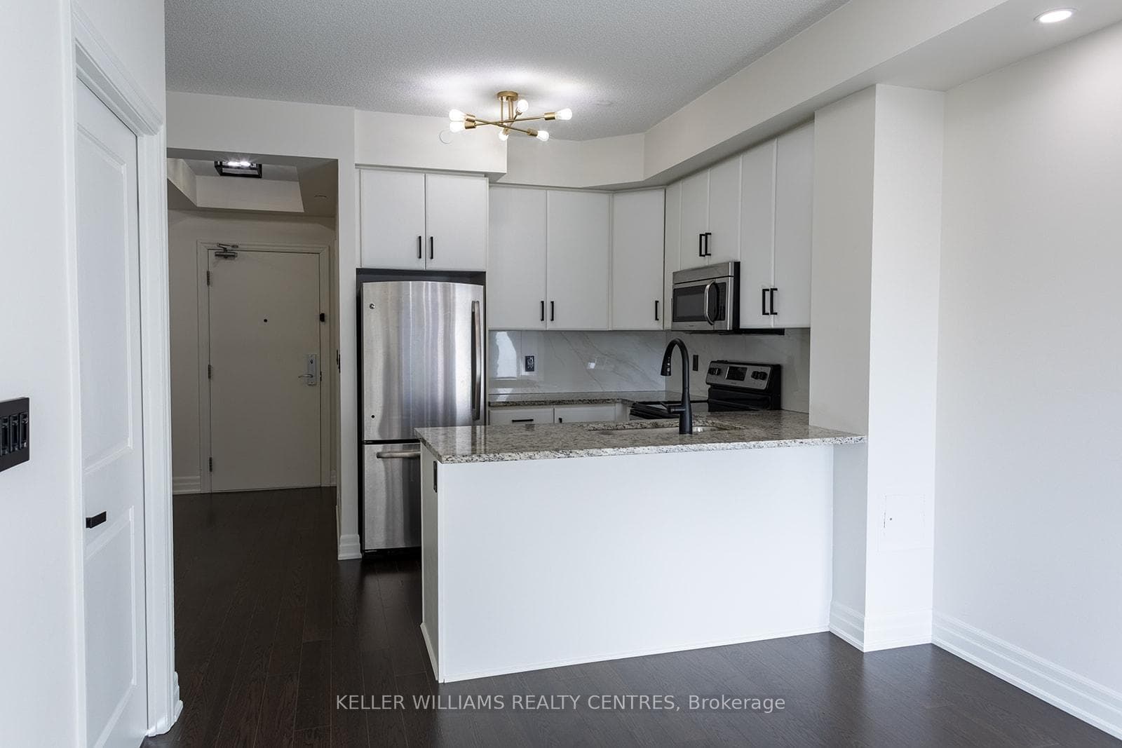 111 Civic Square Gate Unit 216, Aurora, ON L4G 0S6 - Photo 1