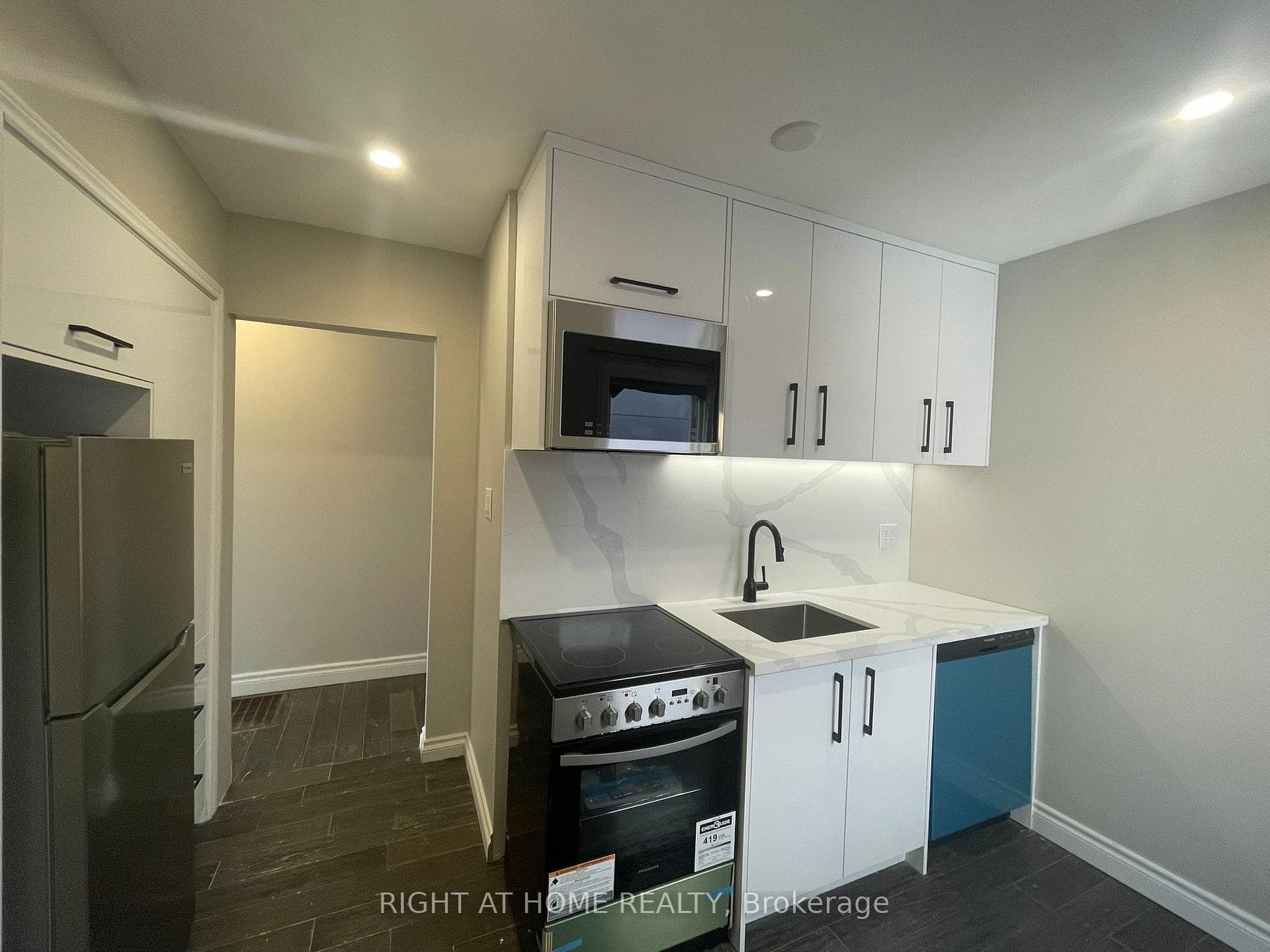 495 Salem Avenue Unit 101, Bloor West Village / Swansea, ON M6H 3C9 - Photo 1