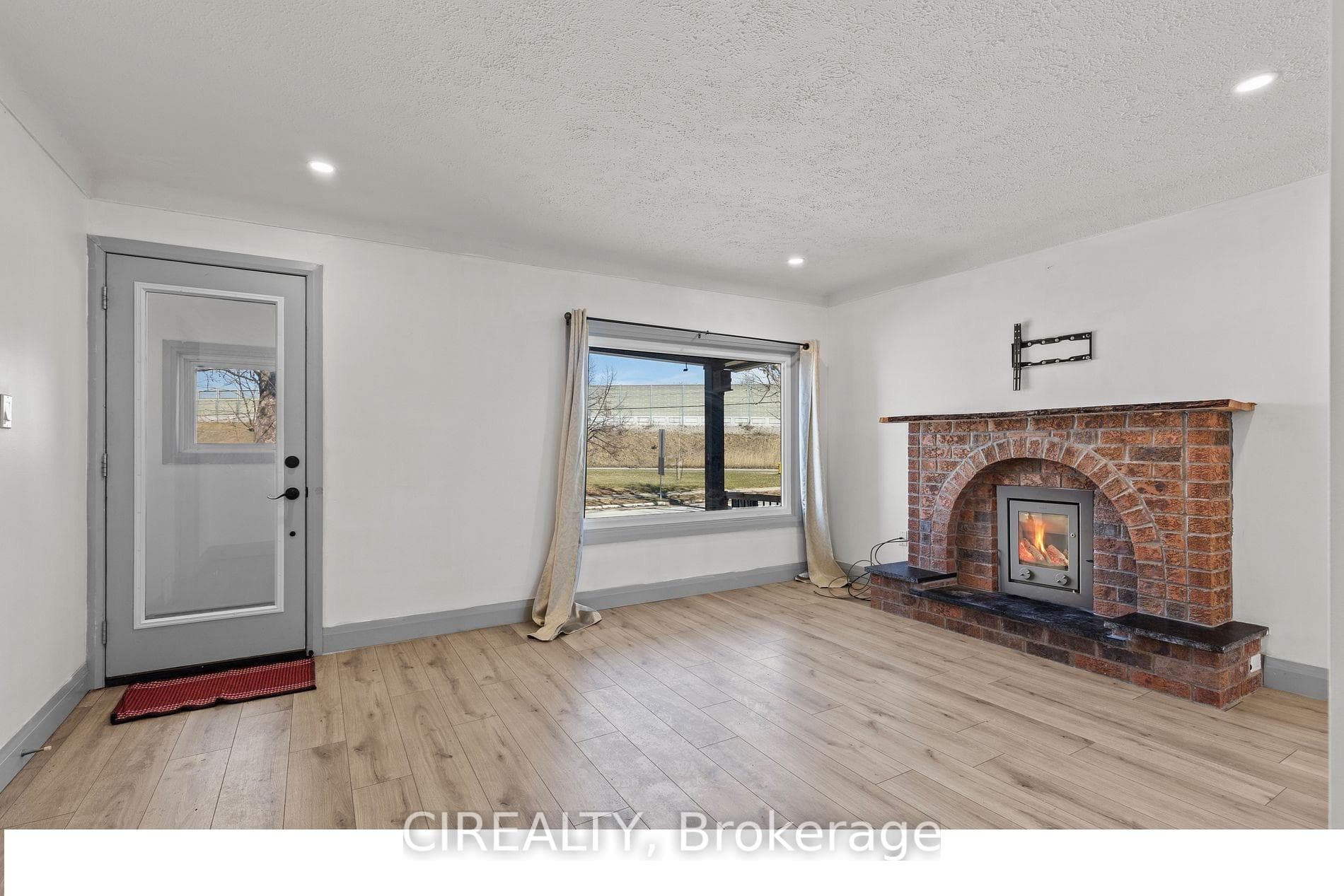 14 Elmwood Avenue, St. Catharines, ON L2R 2T7 - Photo 1