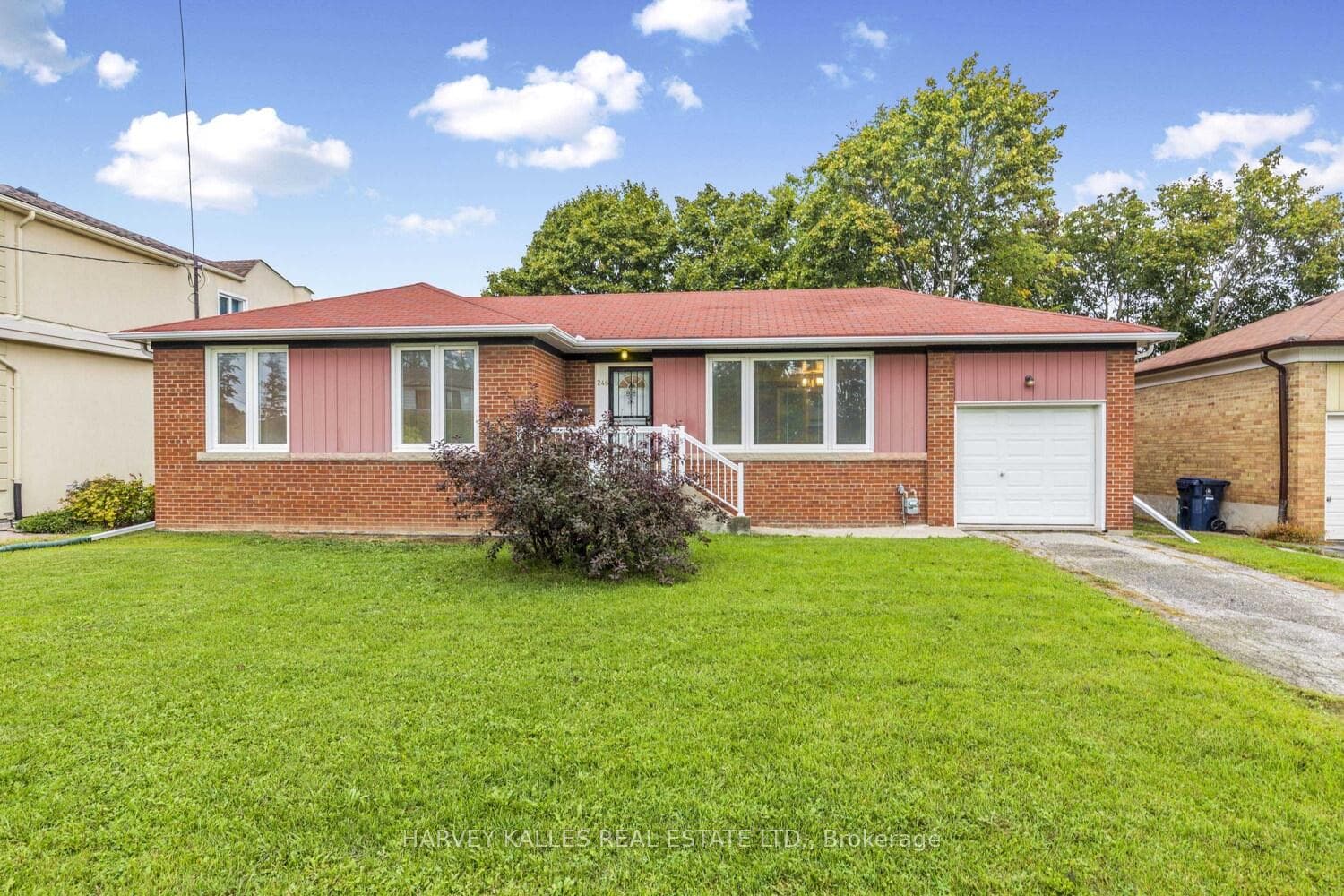 246 Brighton Avenue, North York (Bathurst Manor / Clanton Park), ON M3H 4E7 - Photo 1