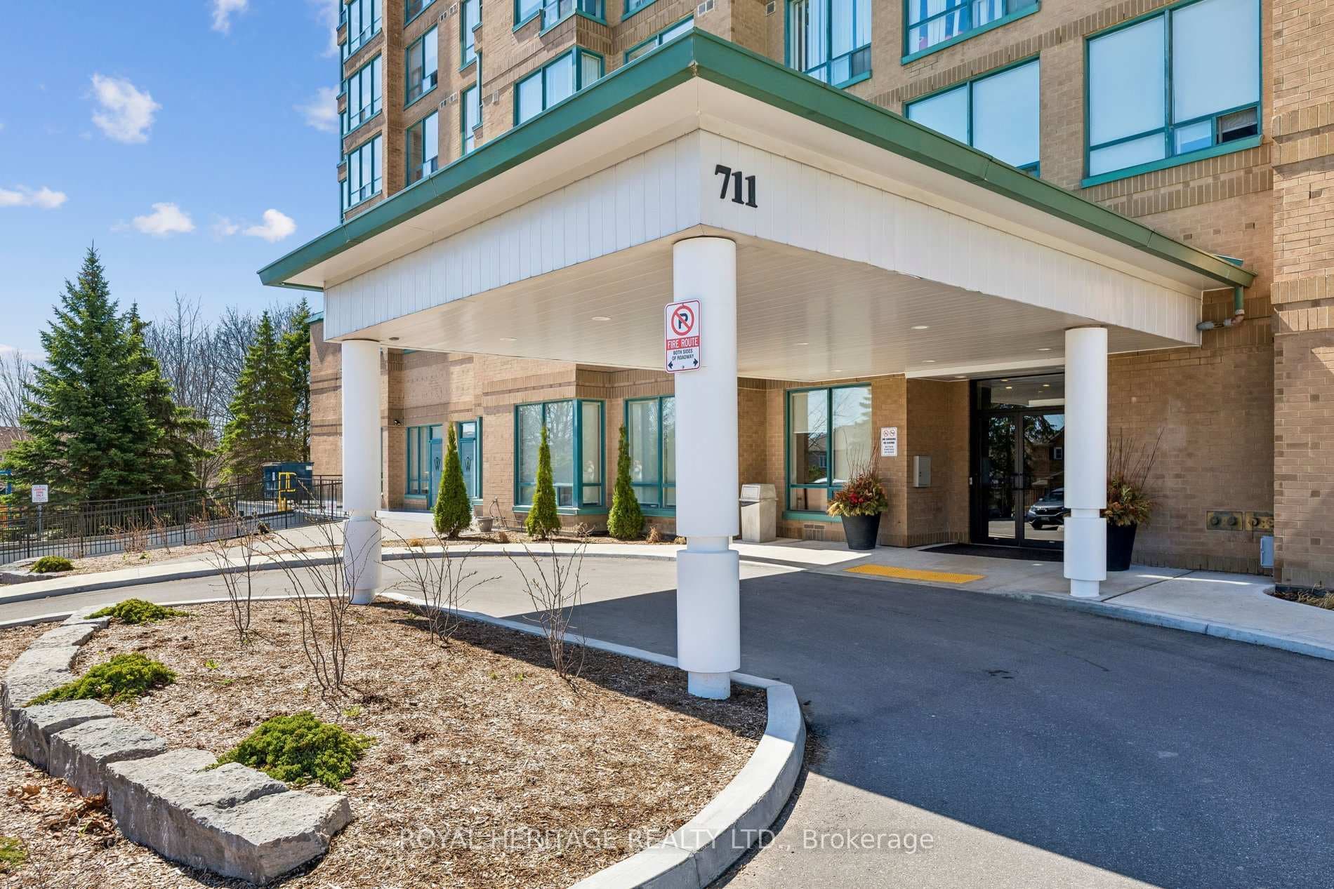 711 Rossland Road Unit 1209, Whitby