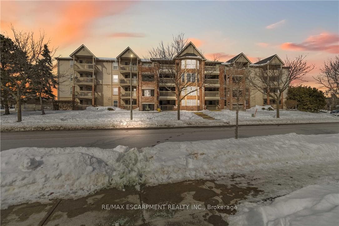 4015 Kilmer Drive Unit 110, Burlington, ON L7M 4M4 - Photo 1