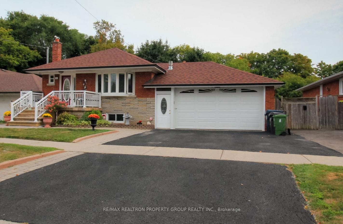 44 Anola Place, Scarborough (West Hill / Highland Creek), ON M1K 4W7 - Photo 1