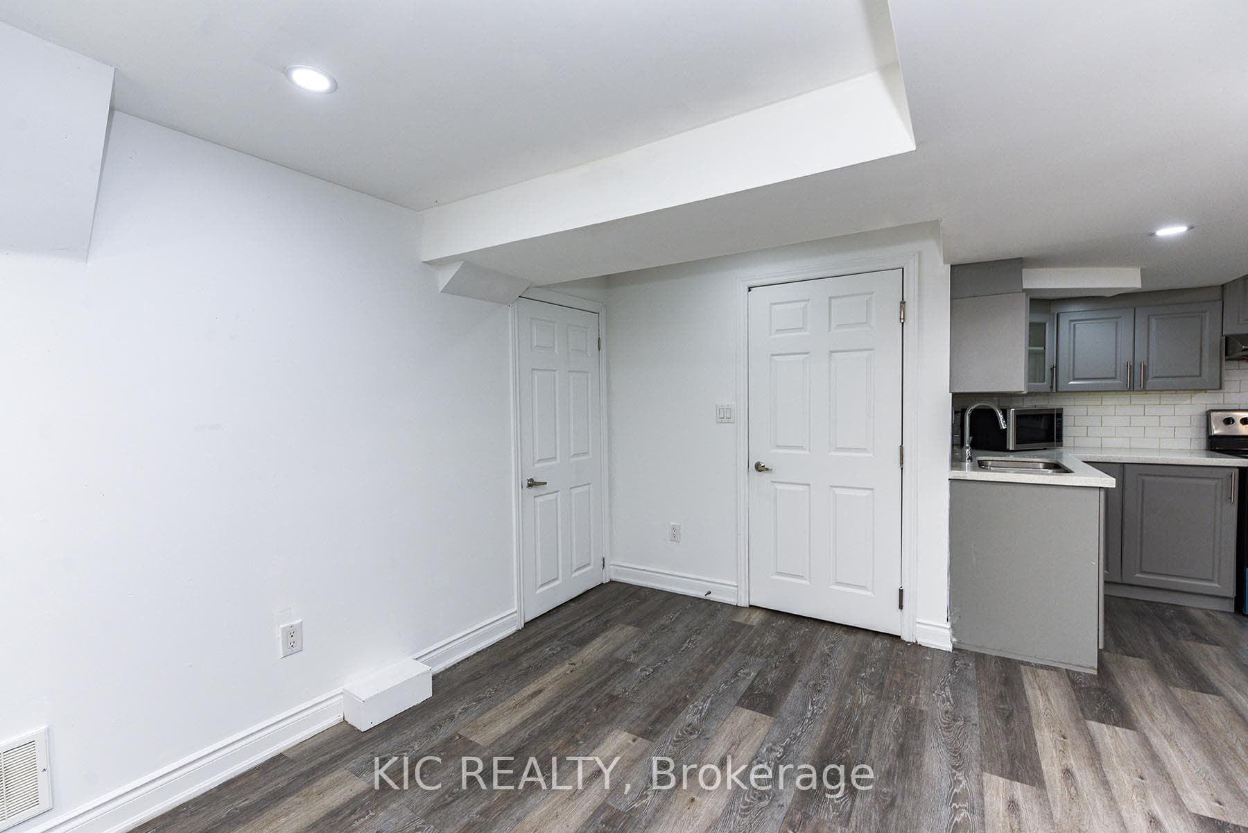 14 Paramount Place, Brampton, ON L6Y 2T3 - Photo 1