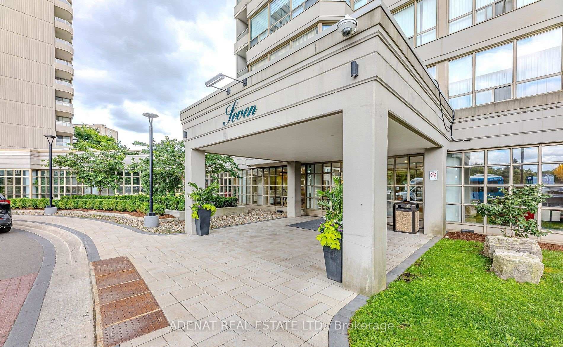 7 Townsgate Drive Unit 1810, Vaughan, ON L4J 7Z2 - Photo 1