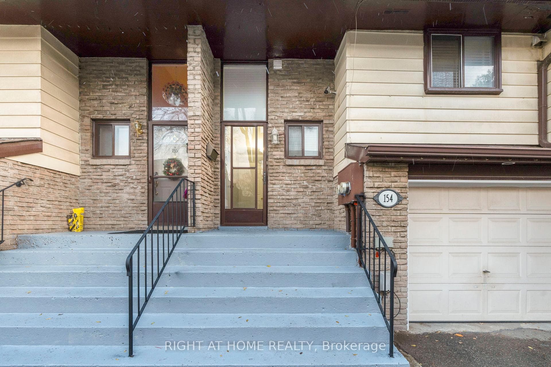 180 Mississauga Valley Boulevard Unit 154, Mississauga, ON L5A 3M2 - Photo 1