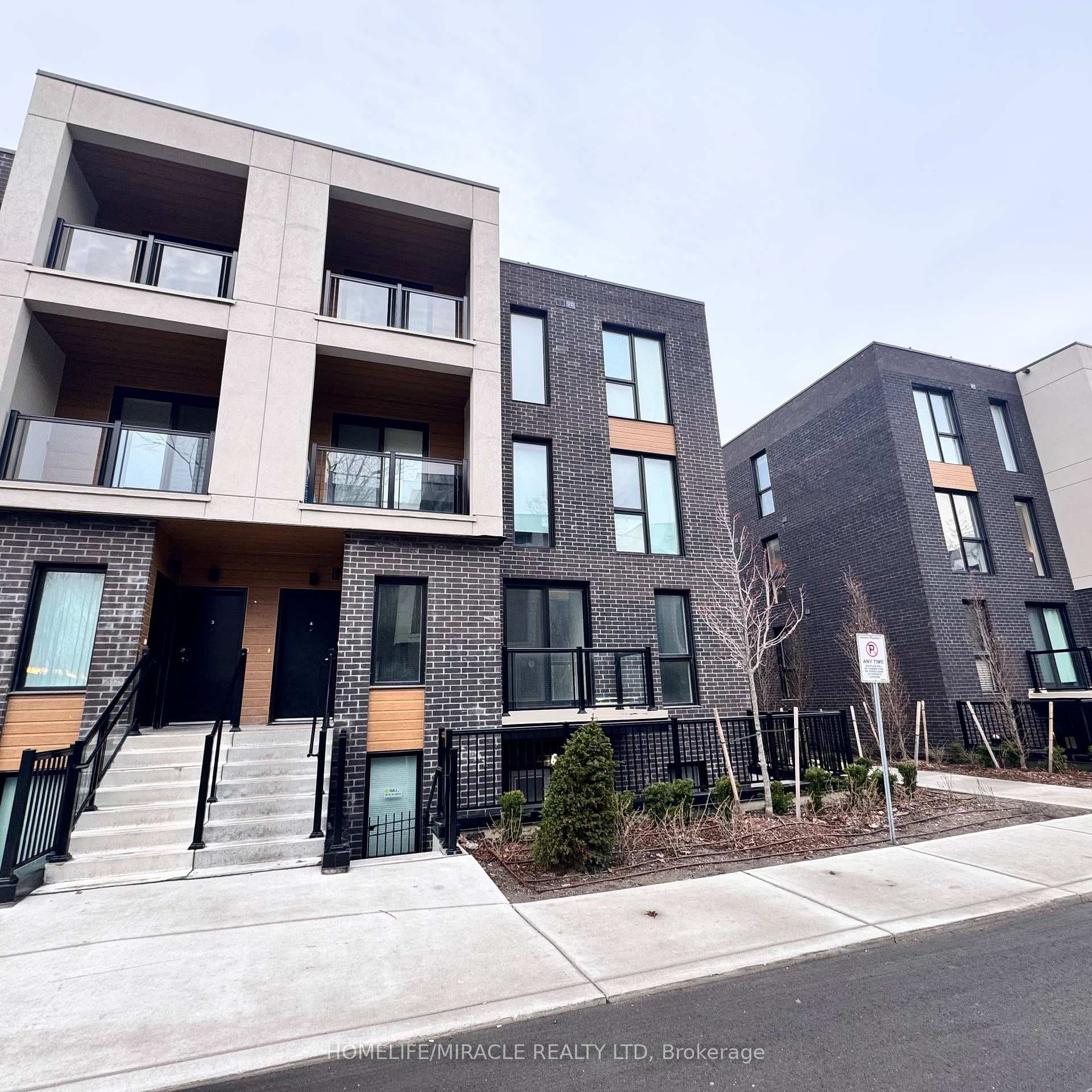176 Clonmore Drive Unit 4, Birch Cliff / Cliffside, ON M1N 1Y1 - Photo 1