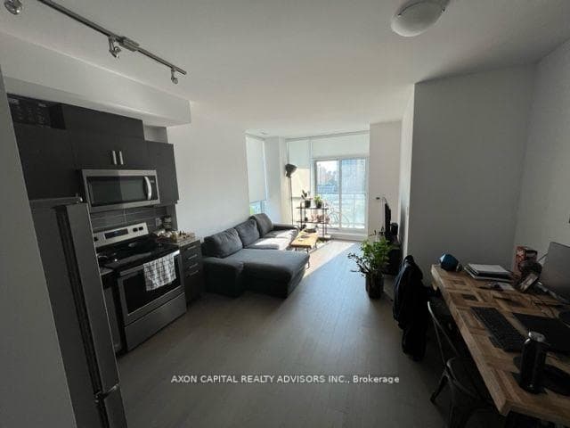 1486 Bathurst Street Unit 903, Toronto C03