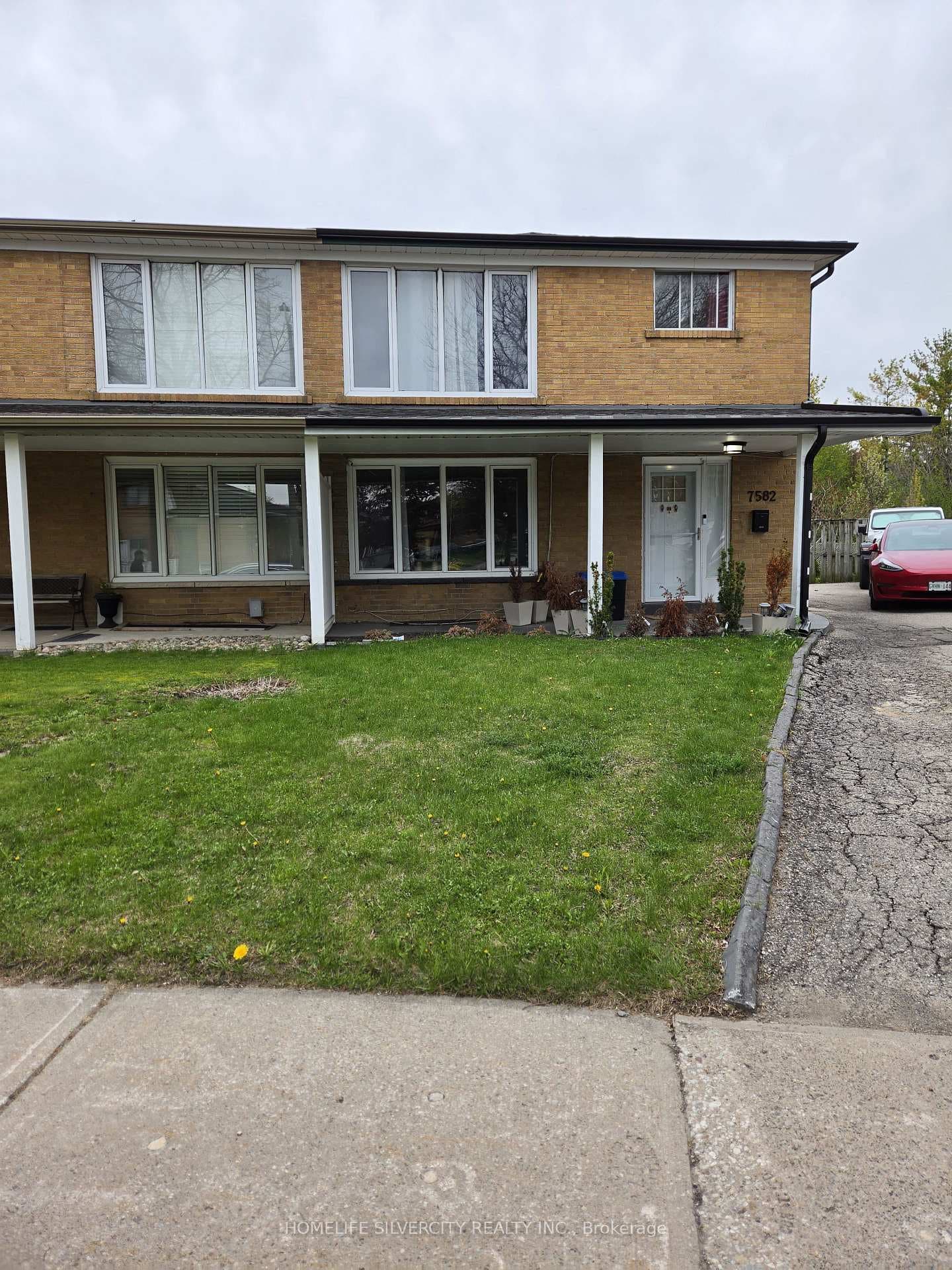 7582 Discus Crescent, Mississauga, ON L4T 2V3 - Photo 1