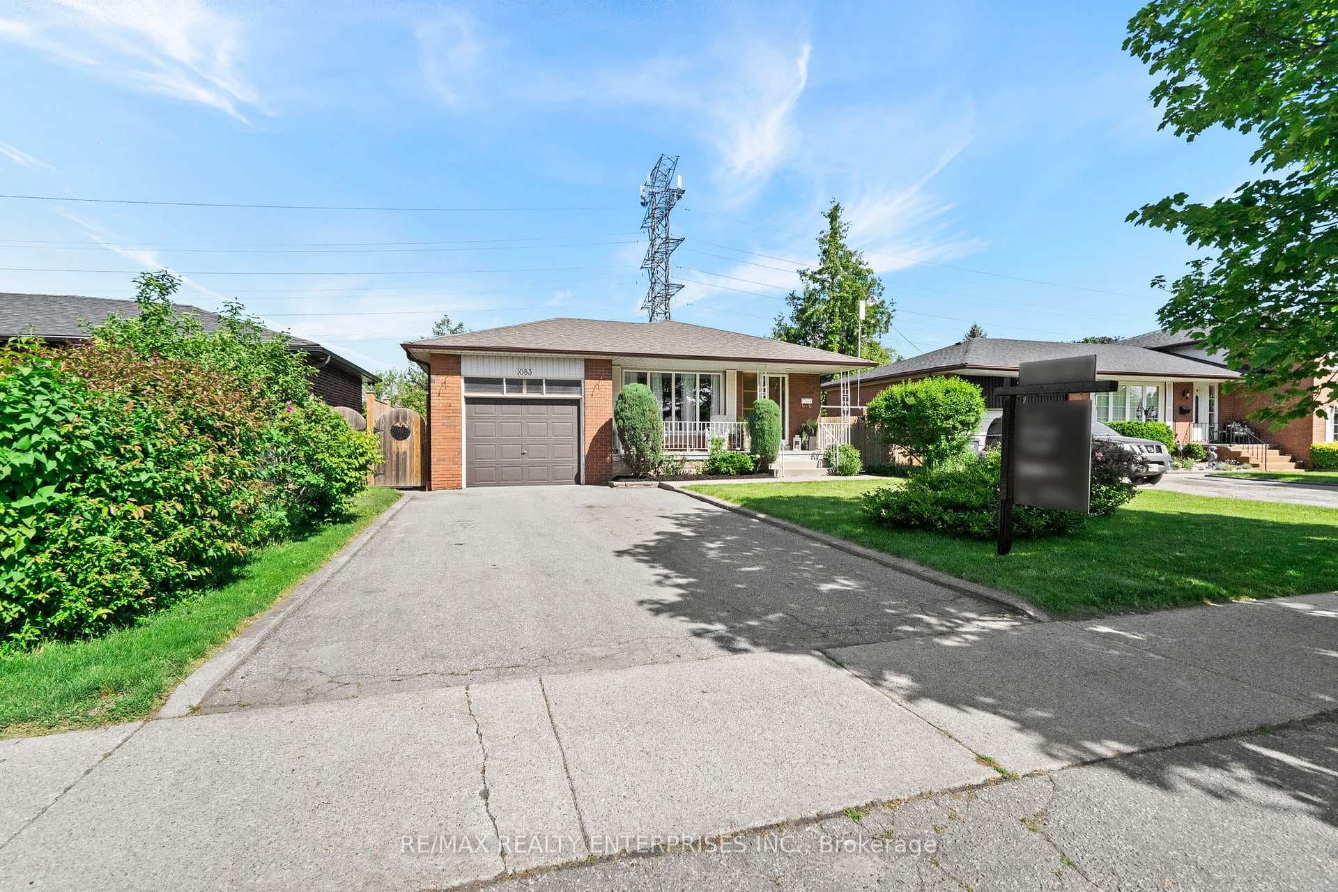 1083 Melton Drive, Mississauga, ON L4Y 1L3 - Photo 1