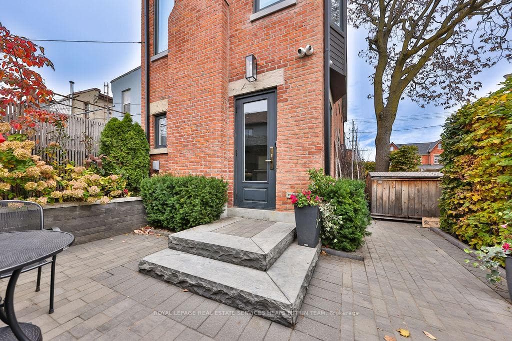 234 Brock Avenue Unit Main, Downtown Toronto / Waterfront, ON M6K 2M2 - Photo 1